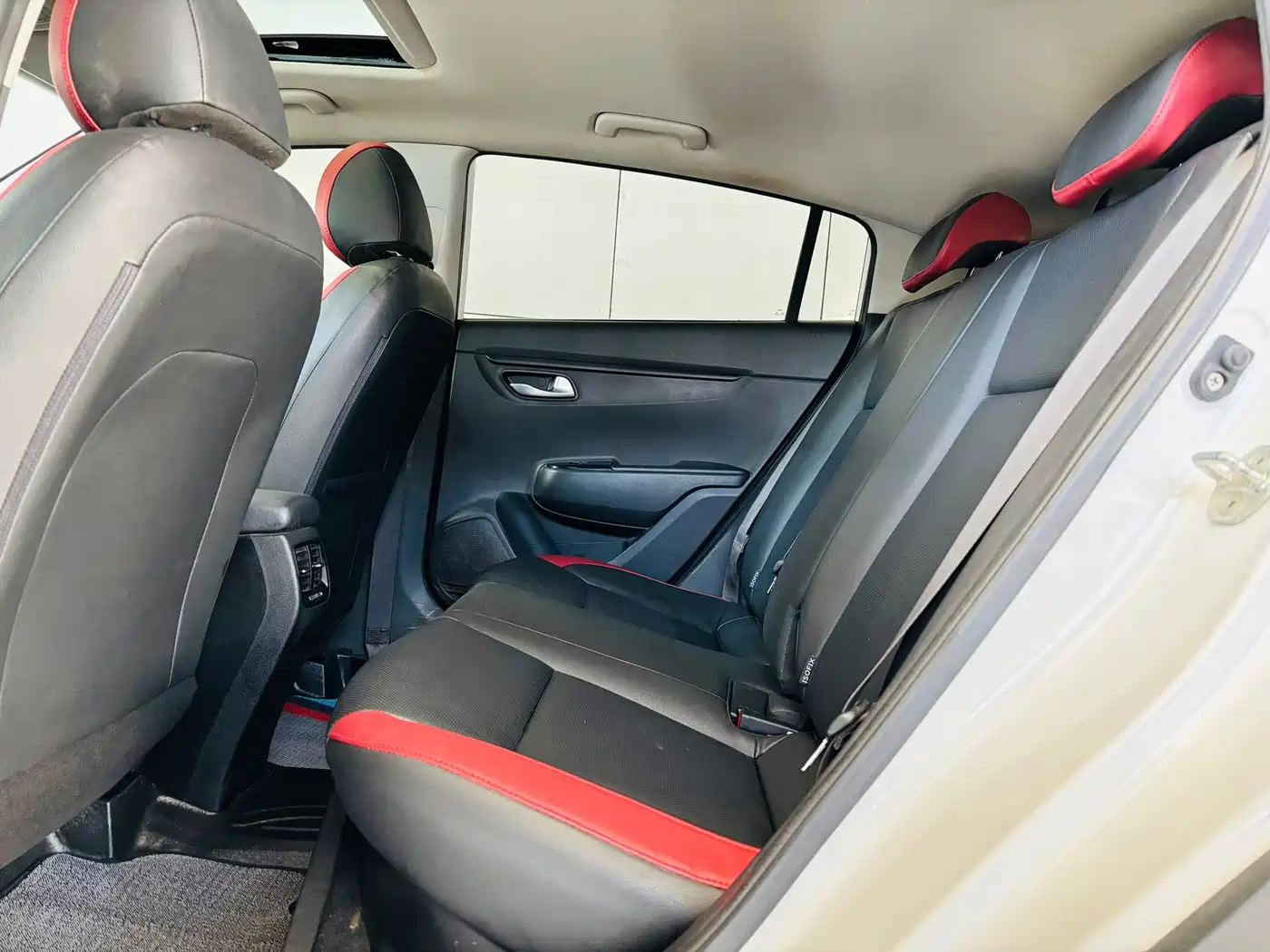Kia KX CROSS 2018 1.6L Automatic Smart Sunroof Edition фото 11