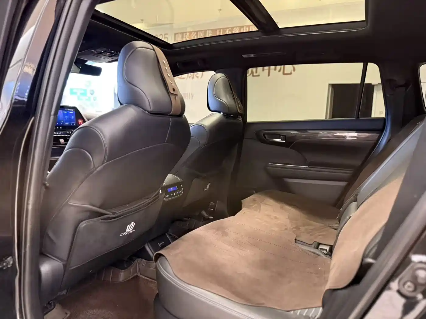 Toyota Crown Kluger 2024 2.5L HEV 4WD Premium Edition фото 9