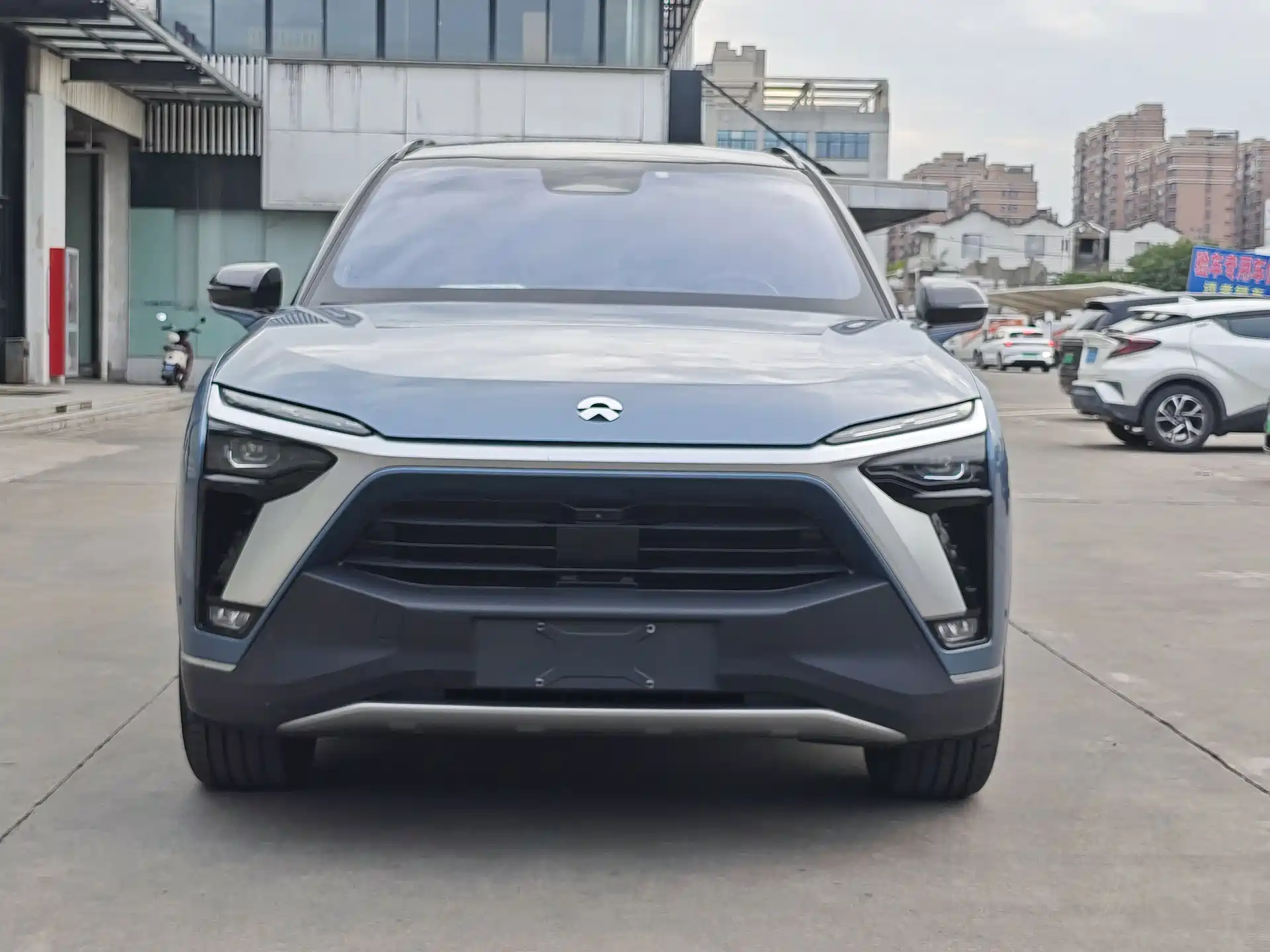 Фото 2 - NIO ES8