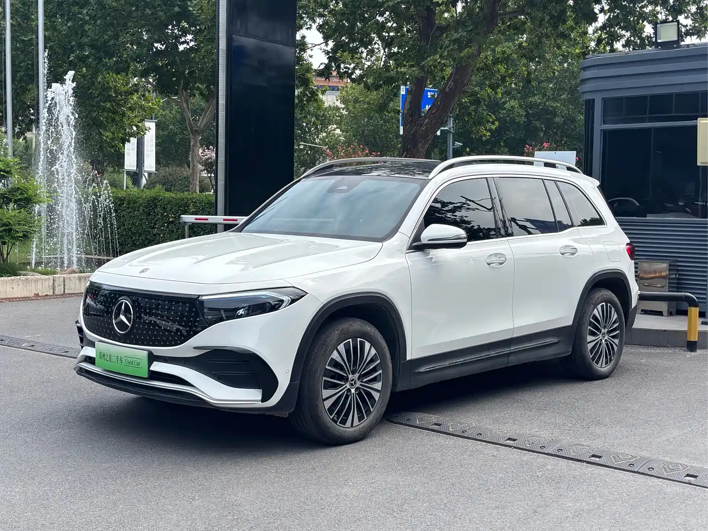 Mercedes-Benz EQB 2025