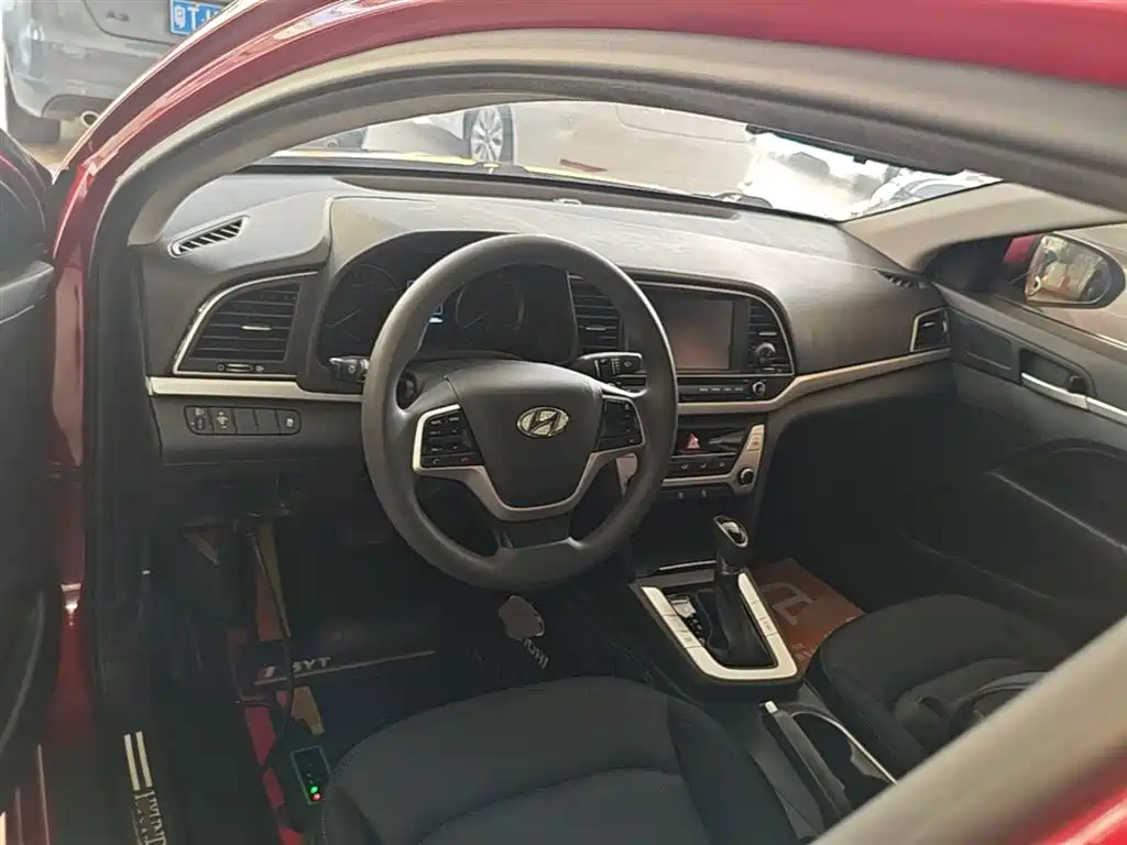 Hyundai Elantra 2016 Model 1.6L Automatic Smart Elite фото 10