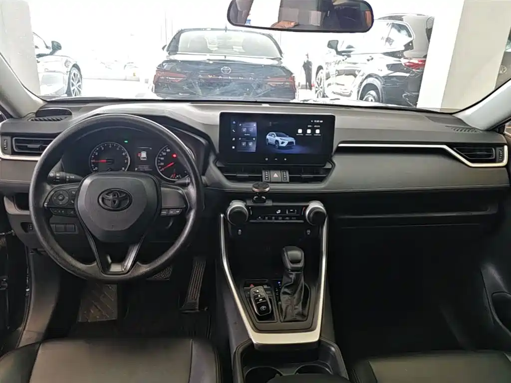 Toyota Wildlander 2023 2.0L CVT FWD LE фото 10