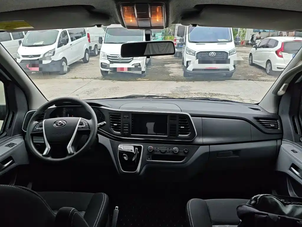 SAIC Maxus Xintu V80 2025 2025 Value Edition Aoyun 2.0T AMT Short Wheelbase Ultra-Low Roof 127Ps 5/6-seater