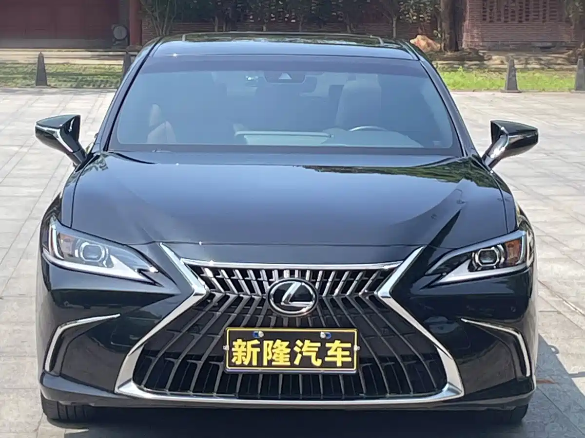Фото 2 - Lexus ES