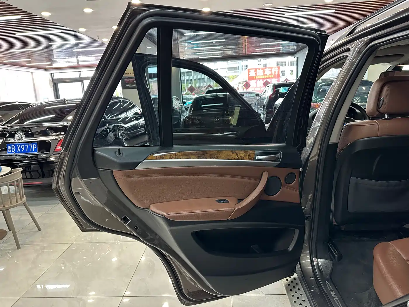 BMW X5 (Import) 2011 xDrive35i Leading Edition фото 15