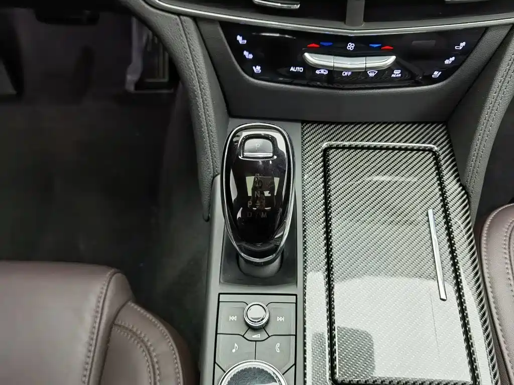Фото 13 - Cadillac CT6