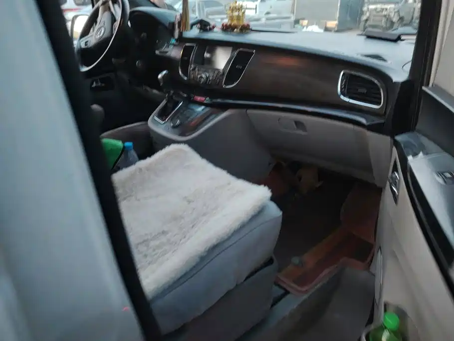JAC Refine M5 2014 2014 Color Tour 2.0T Gasoline Manual Business