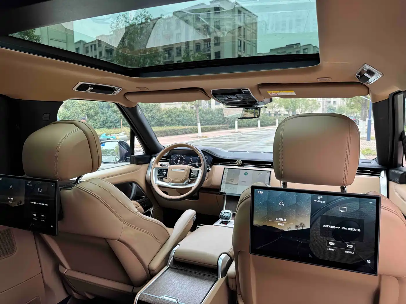 Land Rover Range Rover 2024 3.0 L6 400PS Genesis Extended фото 8