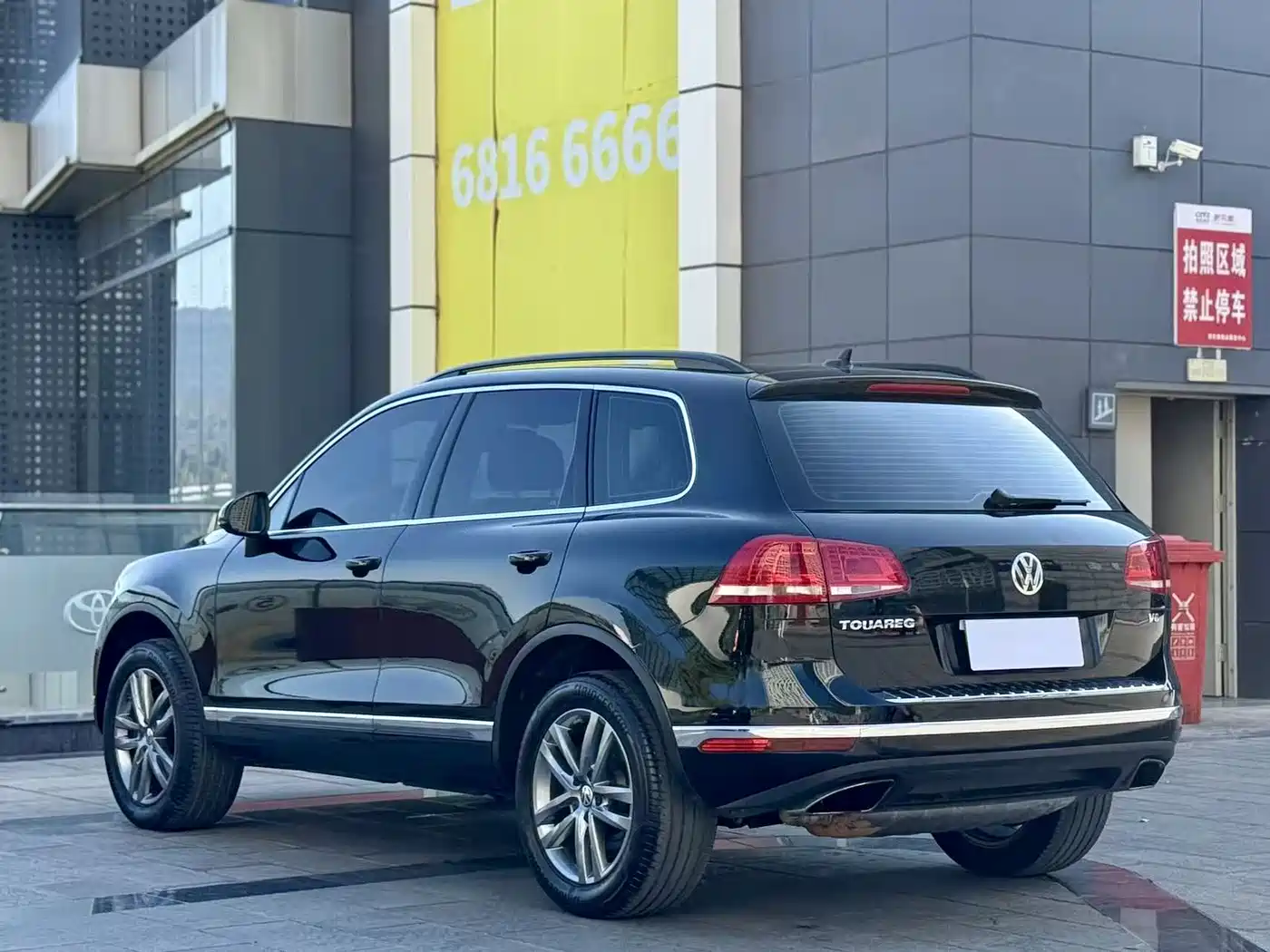 VOLKSWAGEN TOUAREG