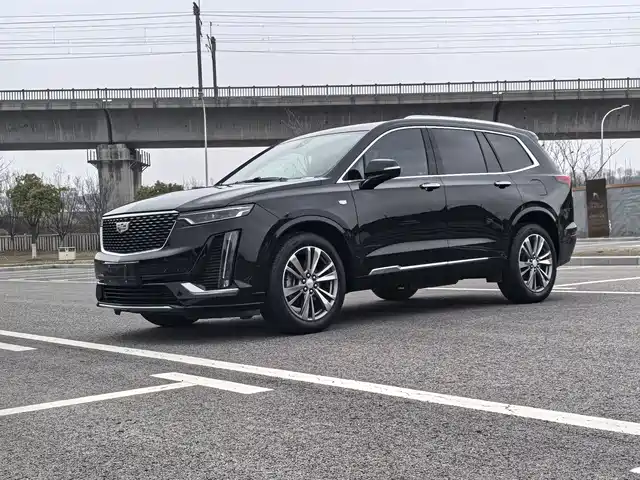 CADILLAC XT6