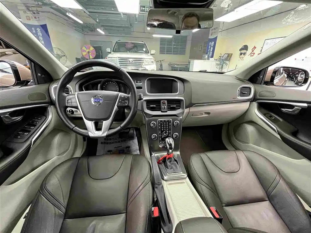 Volvo V40 2015 2015 1.6T Smart Elegance Edition