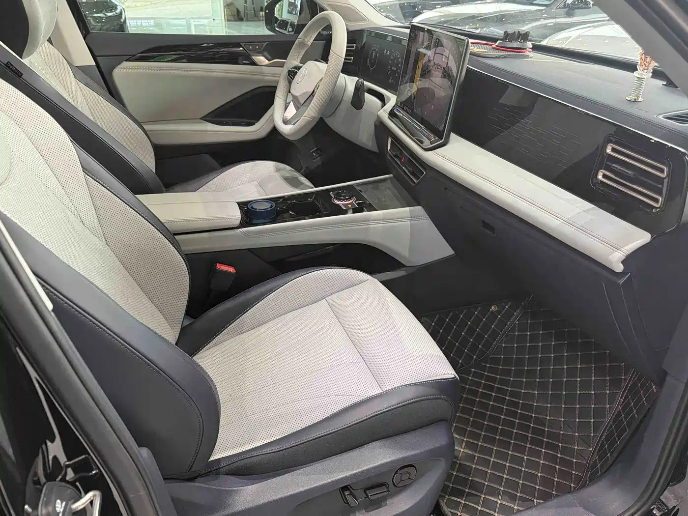 Volkswagen Tiguan L 2024 PRO 330TSI 2WD Smart Edition фото 13