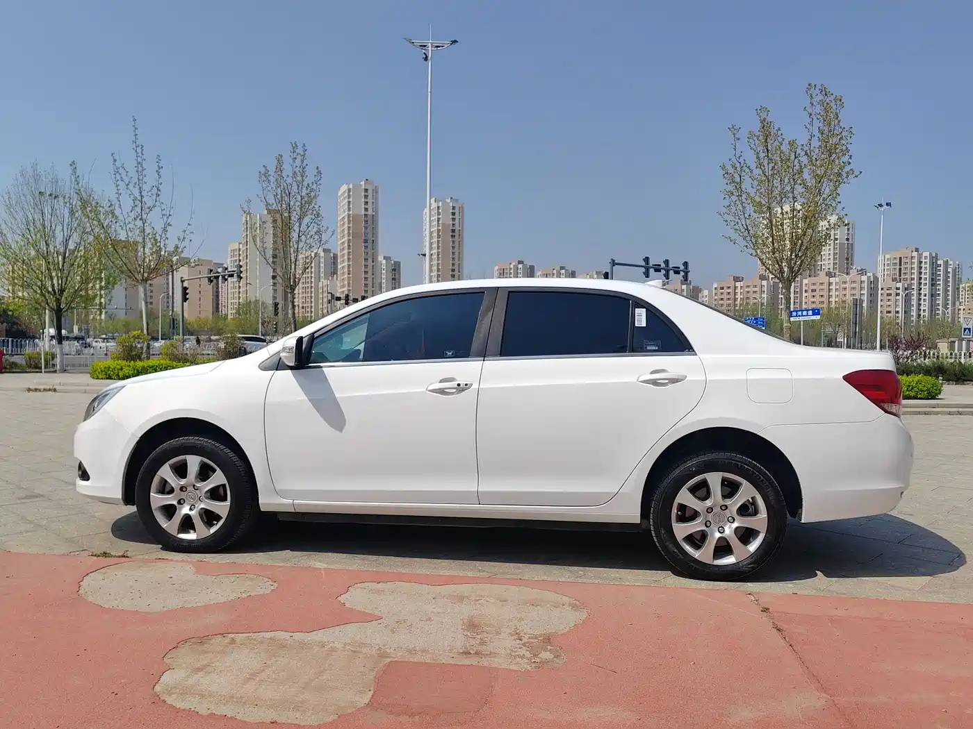 BYD E5