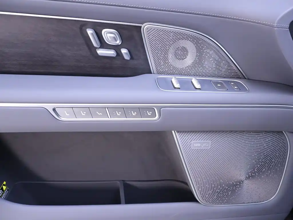 NIO ES8 2026 2025 Model 6-Seat Executive Luxury Edition