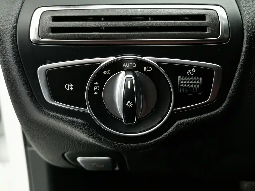 Photo 21 - Mercedes-Benz C-Class