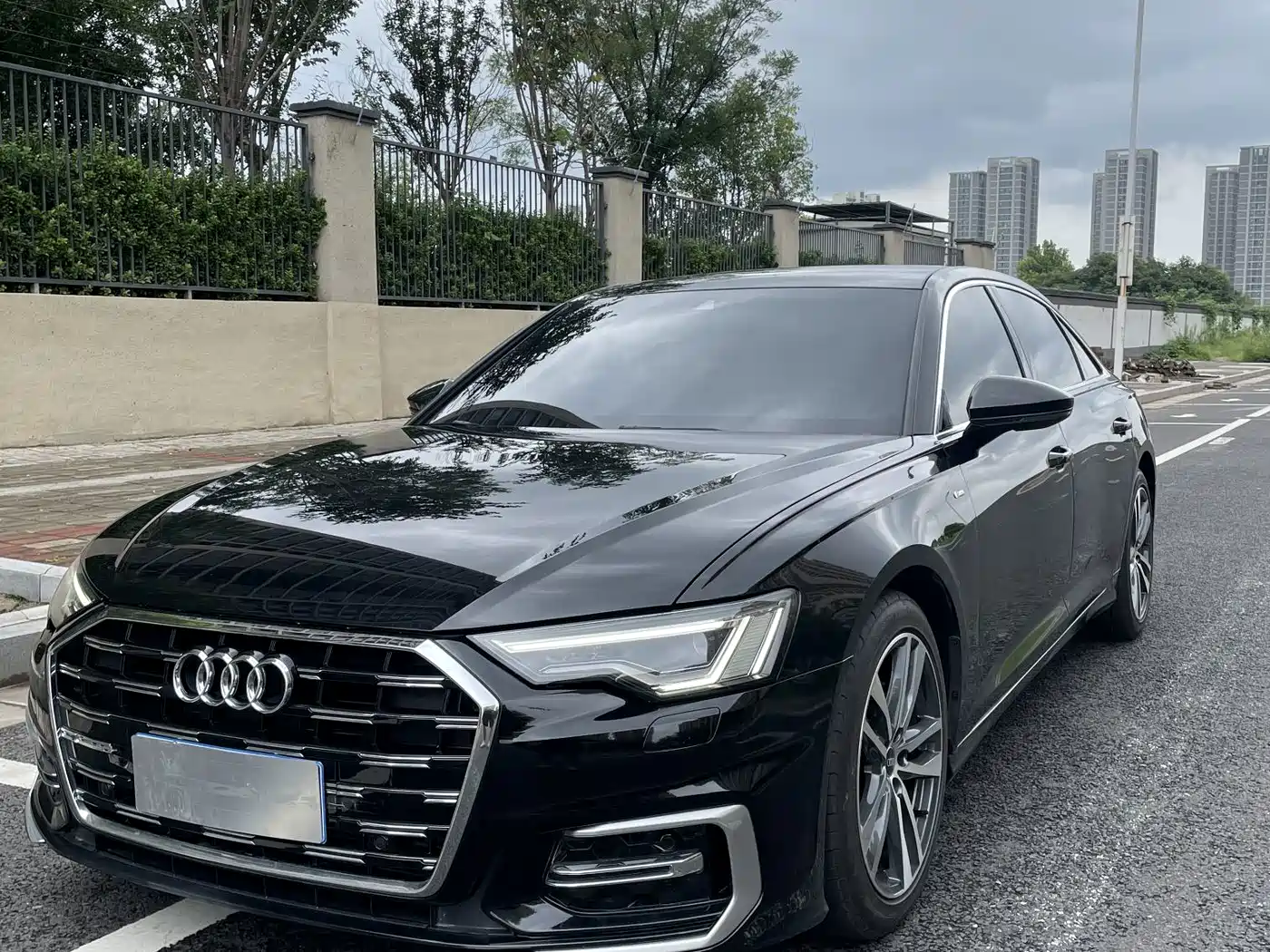 Фото 1 - Audi A6L
