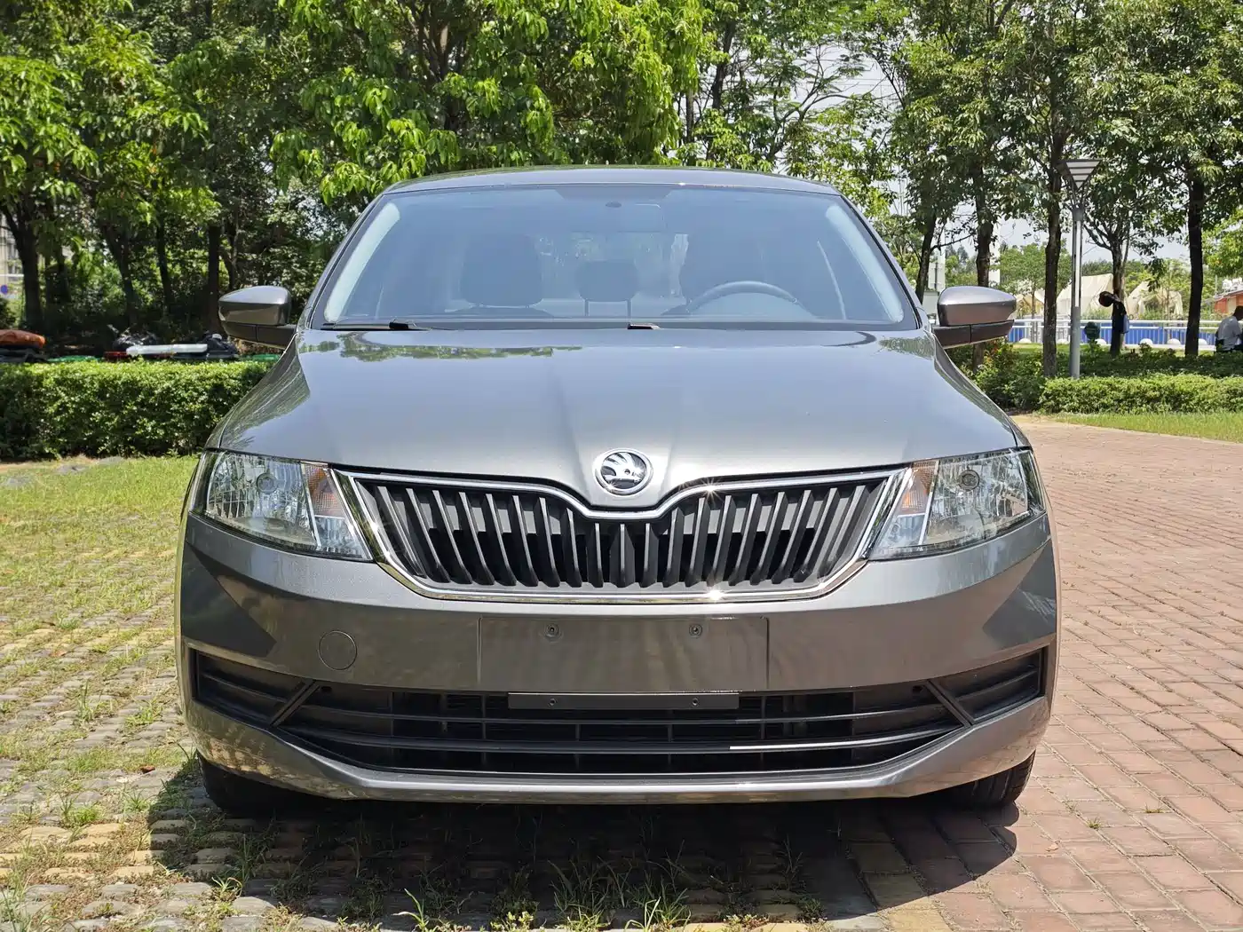 Škoda Rapid 2018 1.6L Manual Standard Edition фото 2