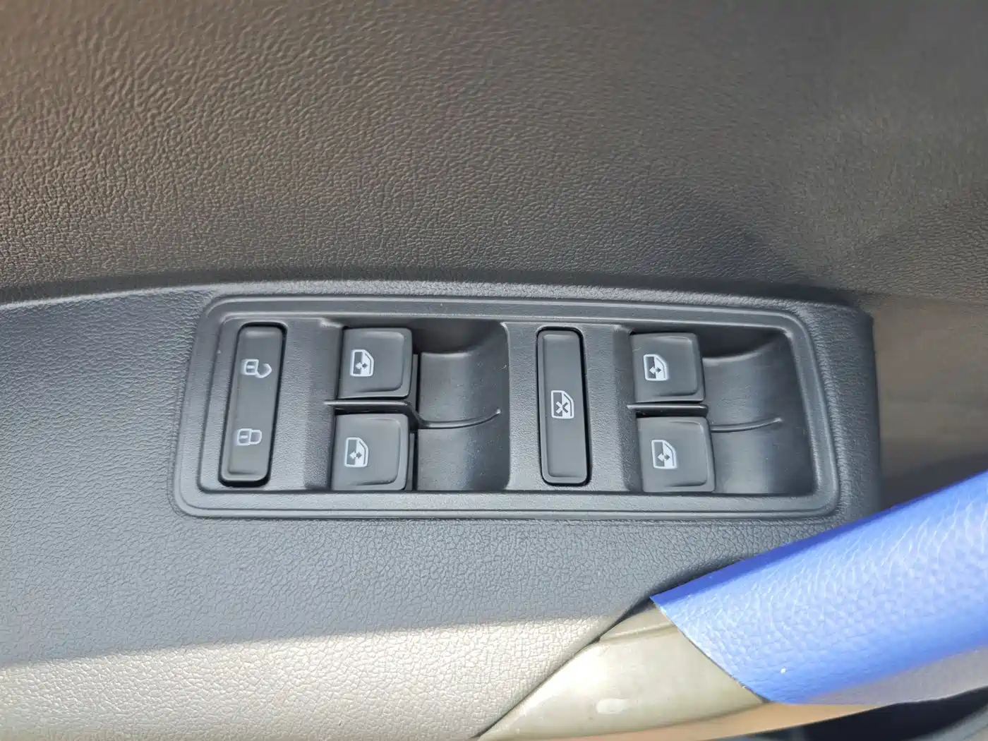 Škoda Rapid 2018 1.6L Manual Standard Edition фото 9