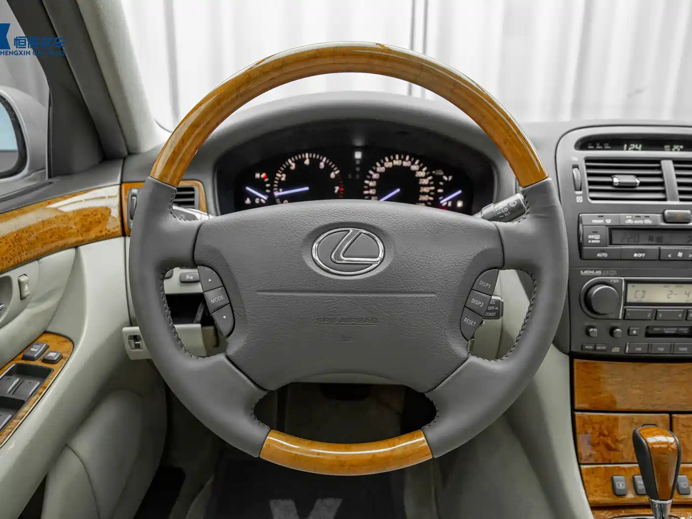 Фото 17 - Lexus LS