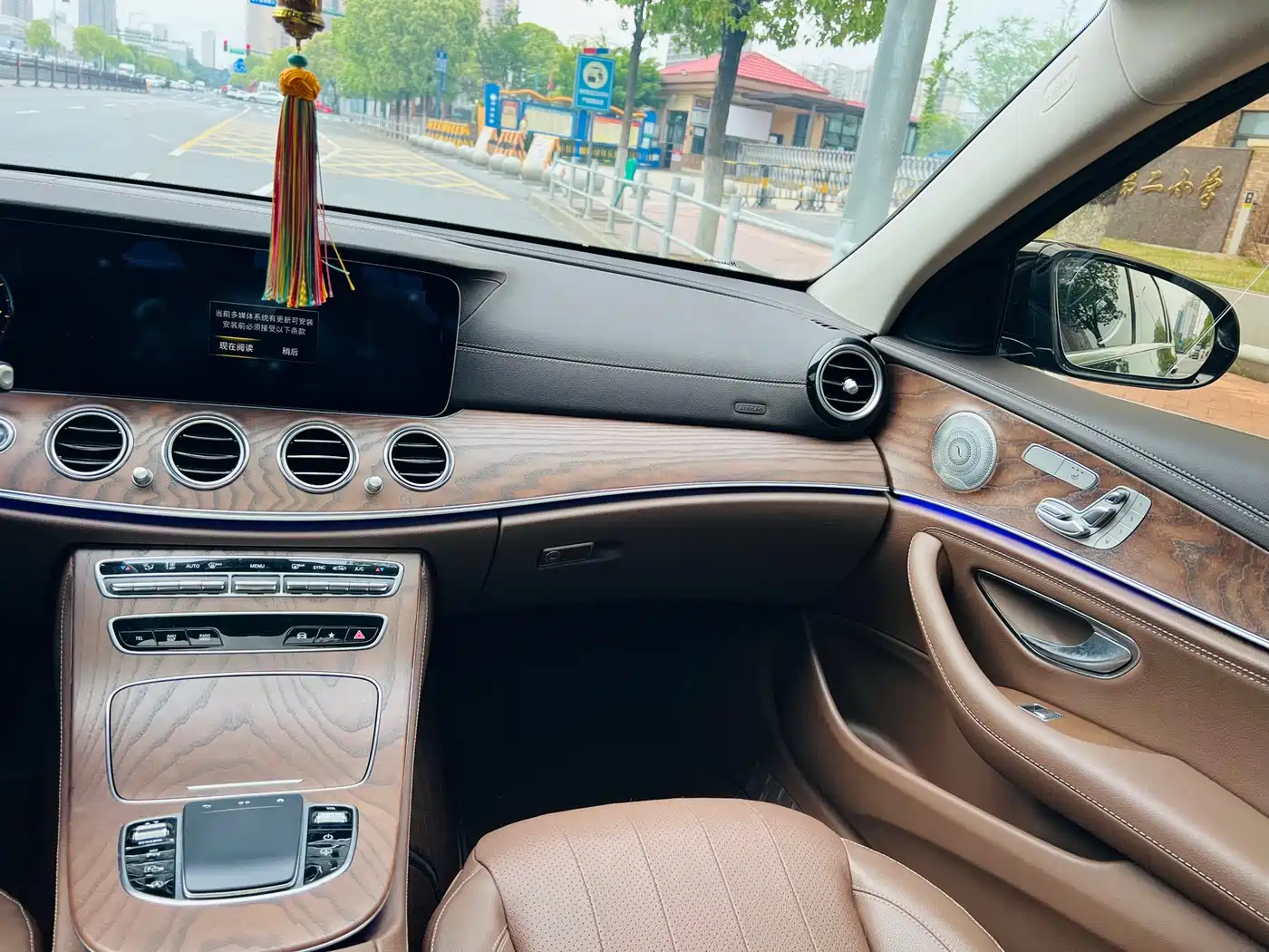 Mercedes-Benz E-Class 2022 E 300 L Luxury фото 7