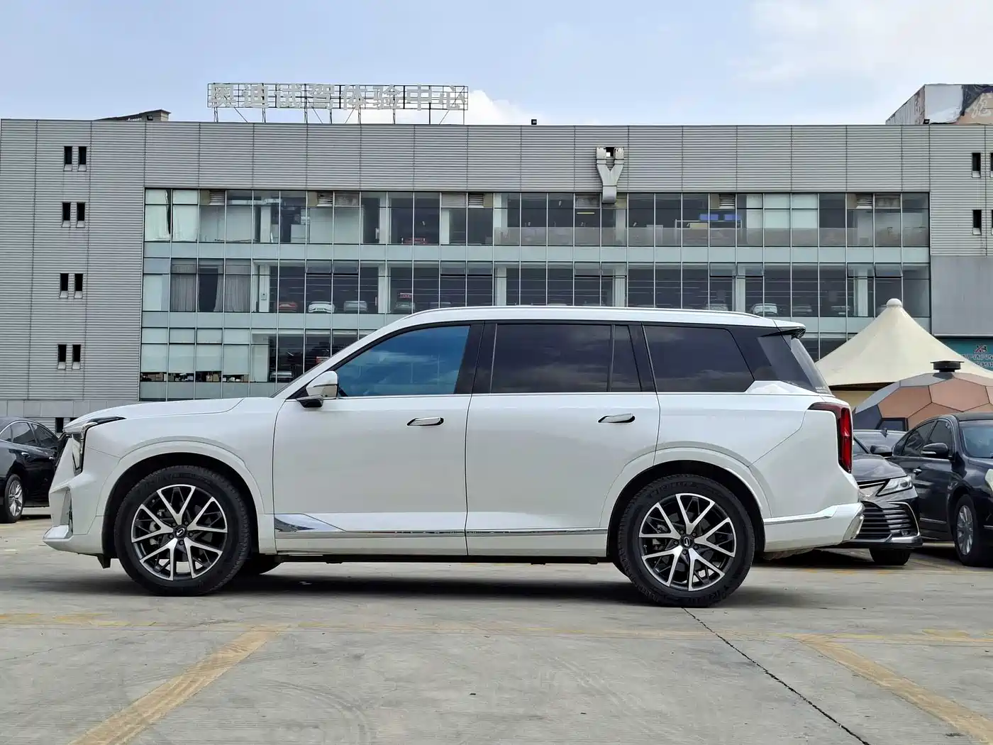 GAC Trumpchi Trumpchi GS8 2024 Dual Engine Series 2.0TM 2WD Premium Edition фото 6