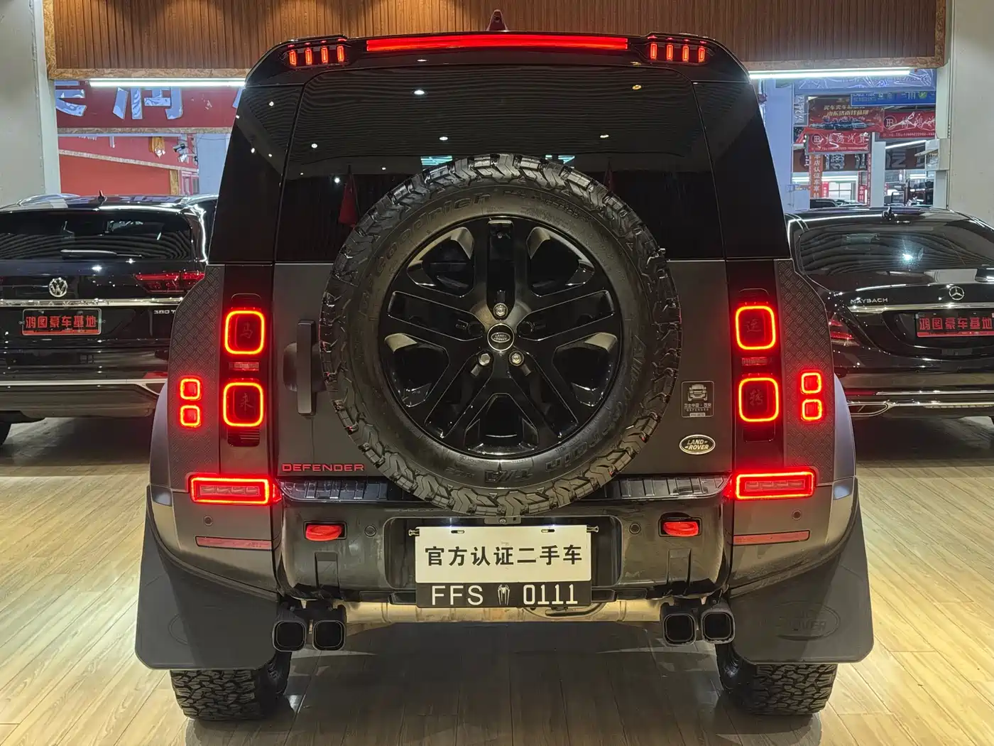 Land Rover Defender 2023 Model 110 3.0T P400 Dark Special Edition фото 11