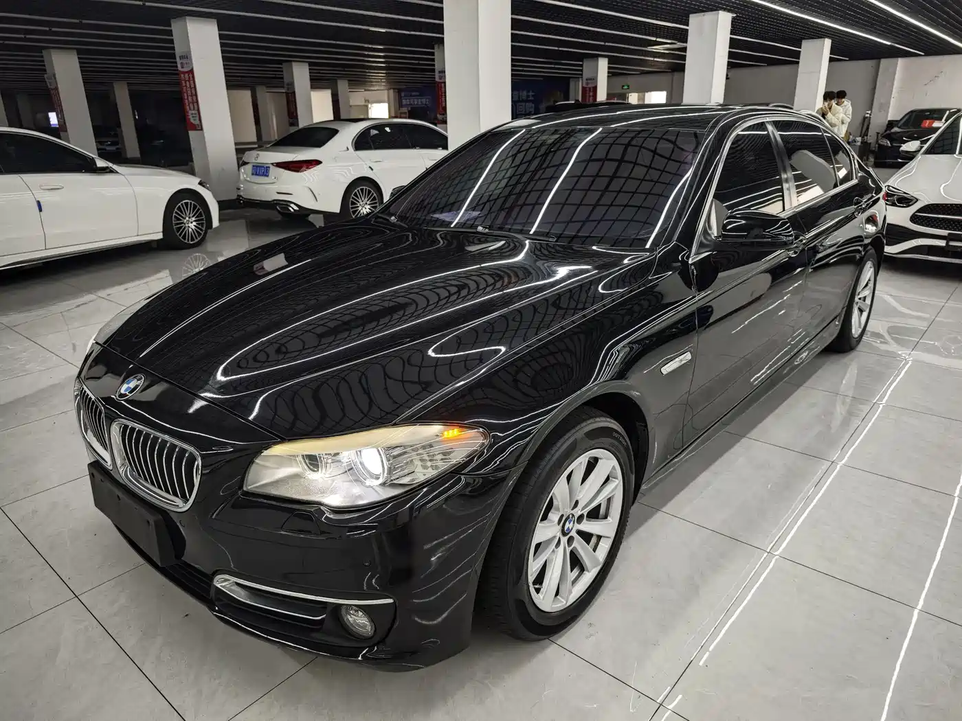 BMW 5 Series 2012 523Li Luxury фото 2