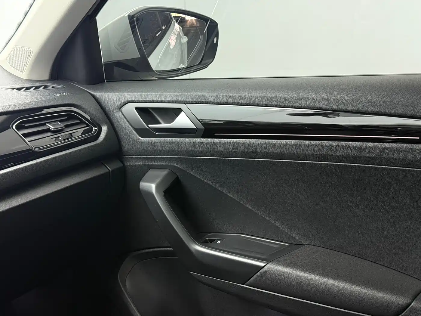 Volkswagen T-ROC 2022 280TSI DSG 2WD Comfort PLUS фото 18