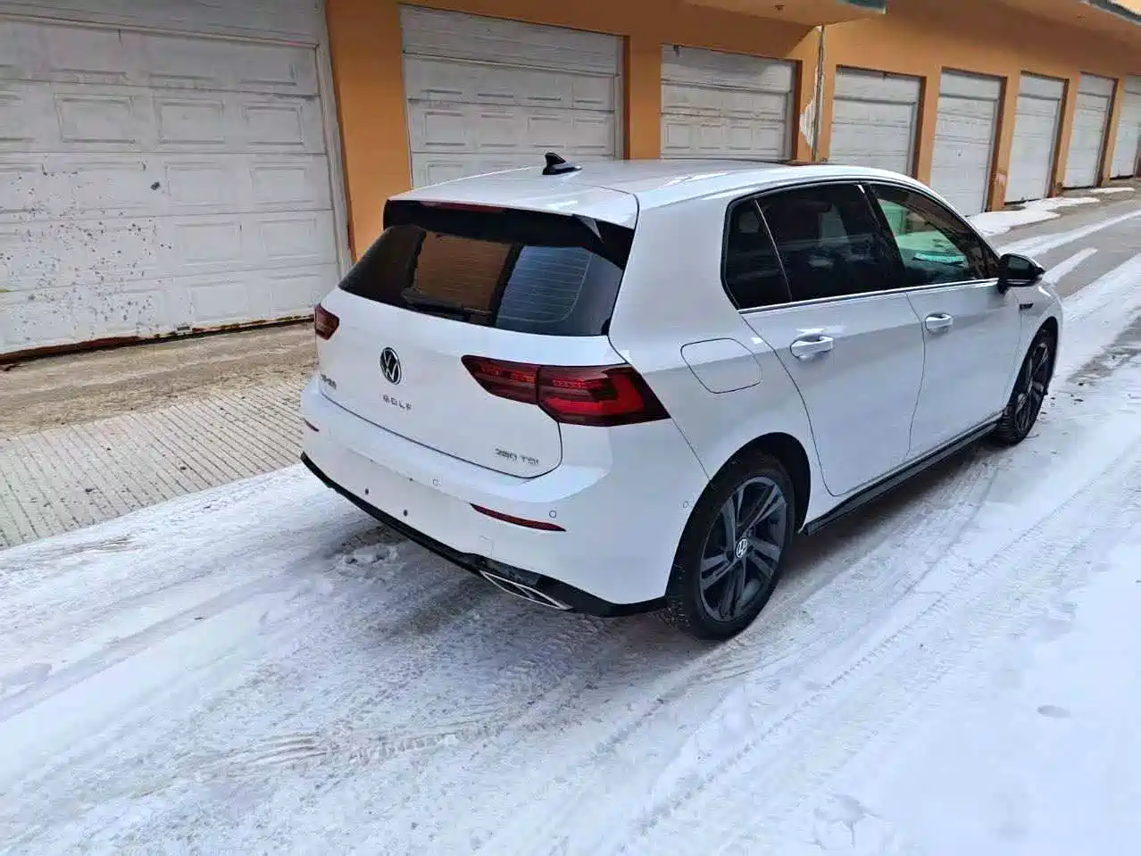 VOLKSWAGEN GOLF