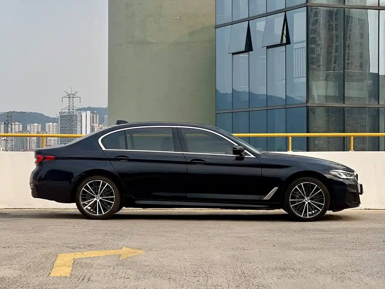 BMW 5 Series 2021 530Li Leading M Sport Package фото 16