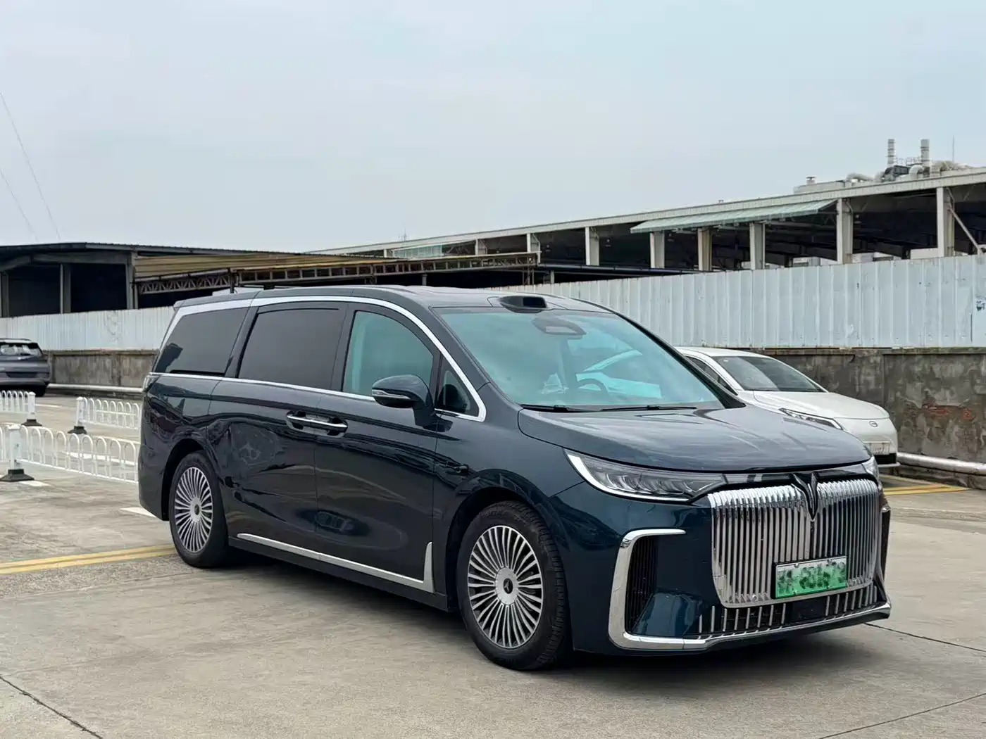Voyah Auto Voyah Dreamer 2025 PHEV AWD Flagship Qian Kun Edition фото 3