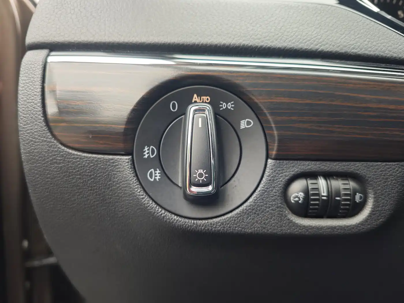 Volkswagen Sagitar 2015 230TSI Automatic Luxury фото 15