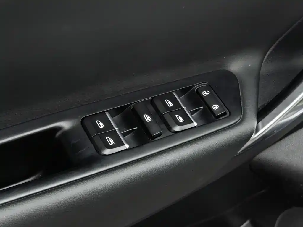 Фото 9 - Geely Boyue