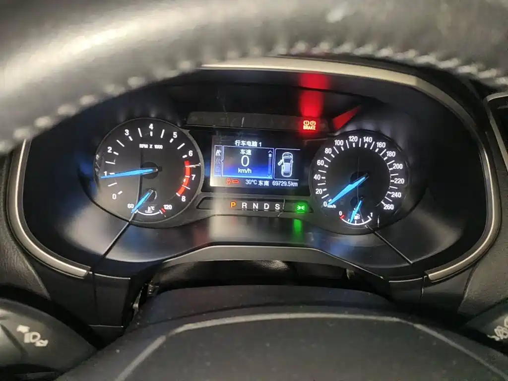 Фото 4 - Ford Edge