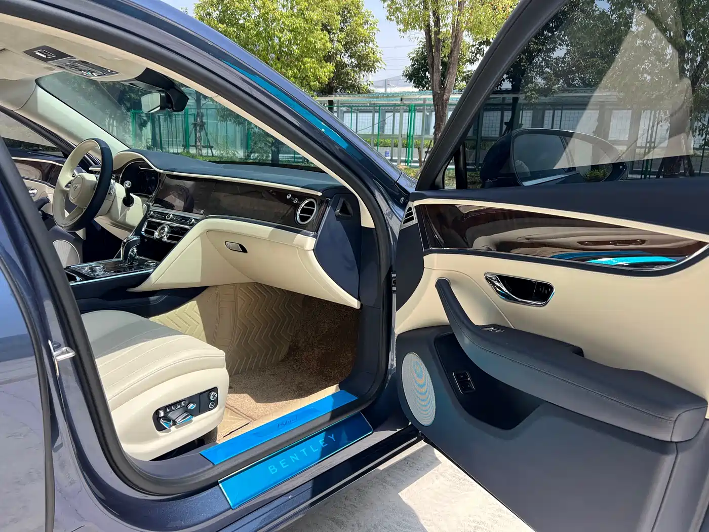BENTLEY FLYING SPUR PLUG-IN HYBRID
