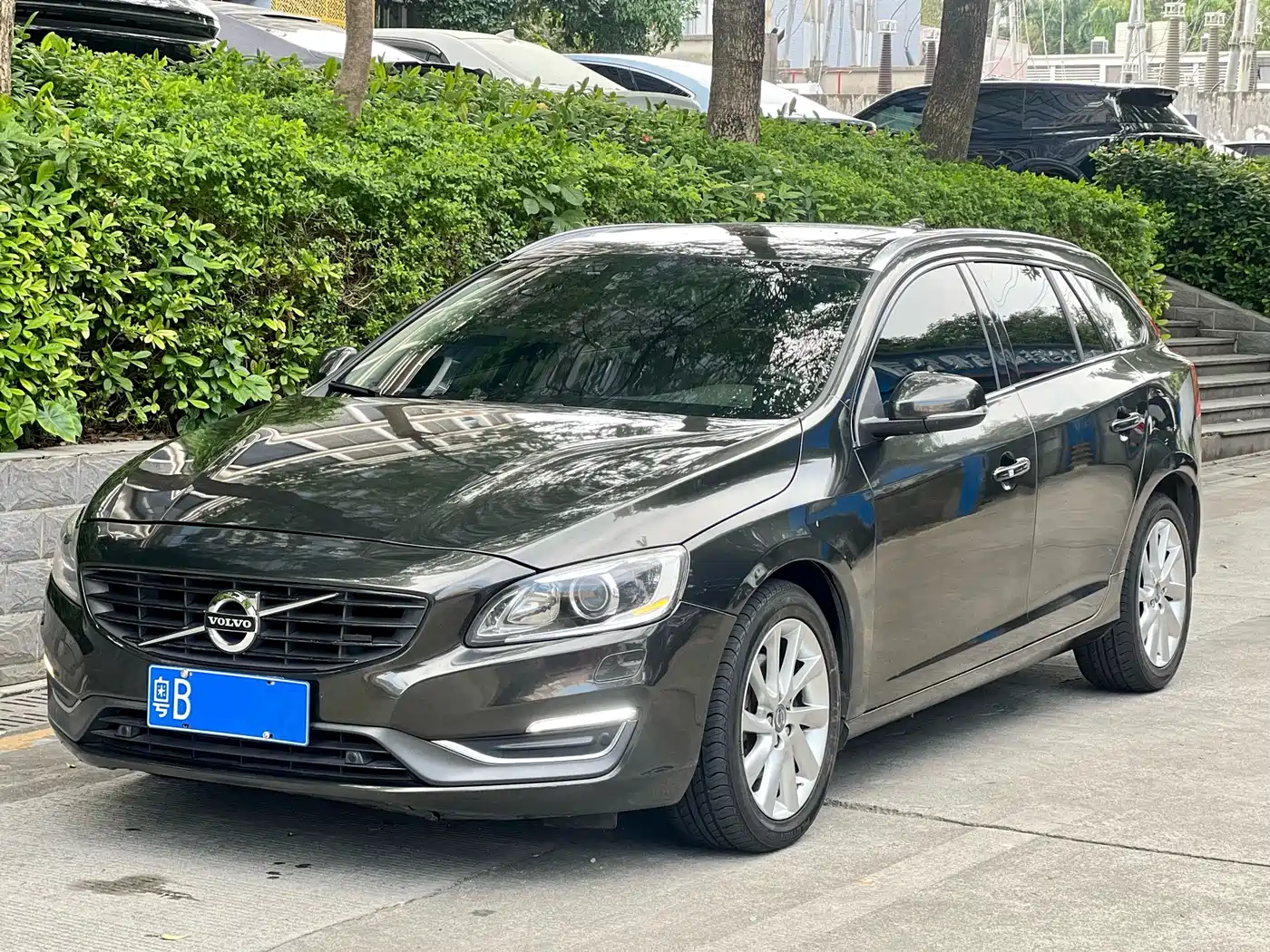 Volvo V60 2013 2014 T5 Zhiyi Edition