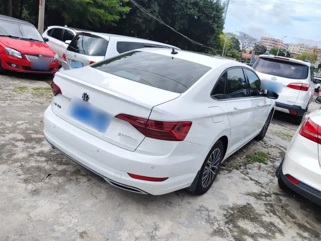 VOLKSWAGEN SAGITAR