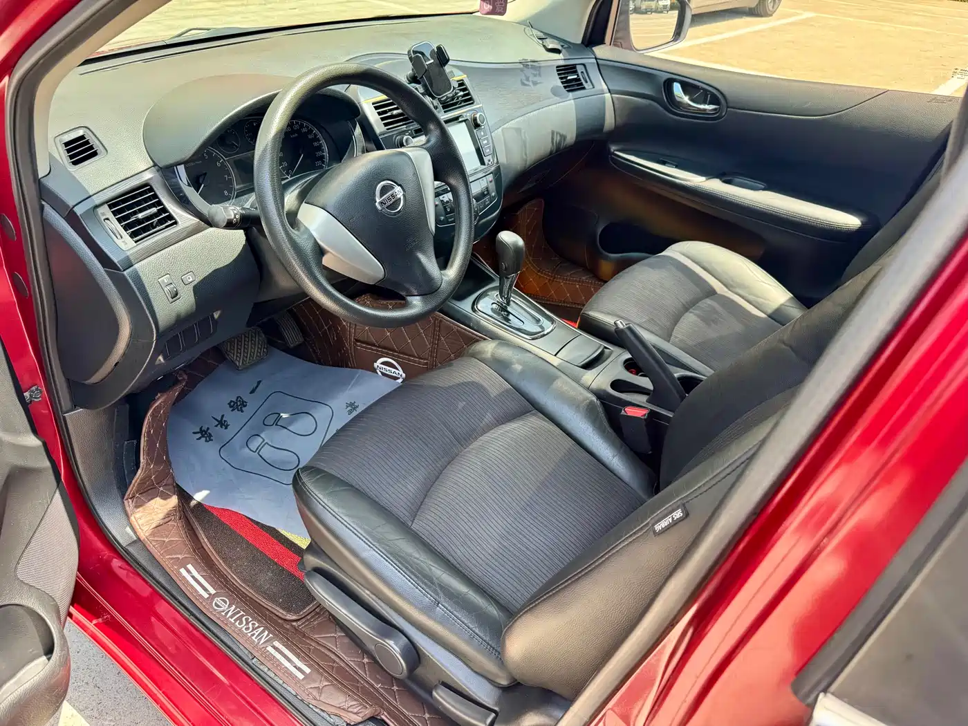 Photo 8 - Nissan Tiida