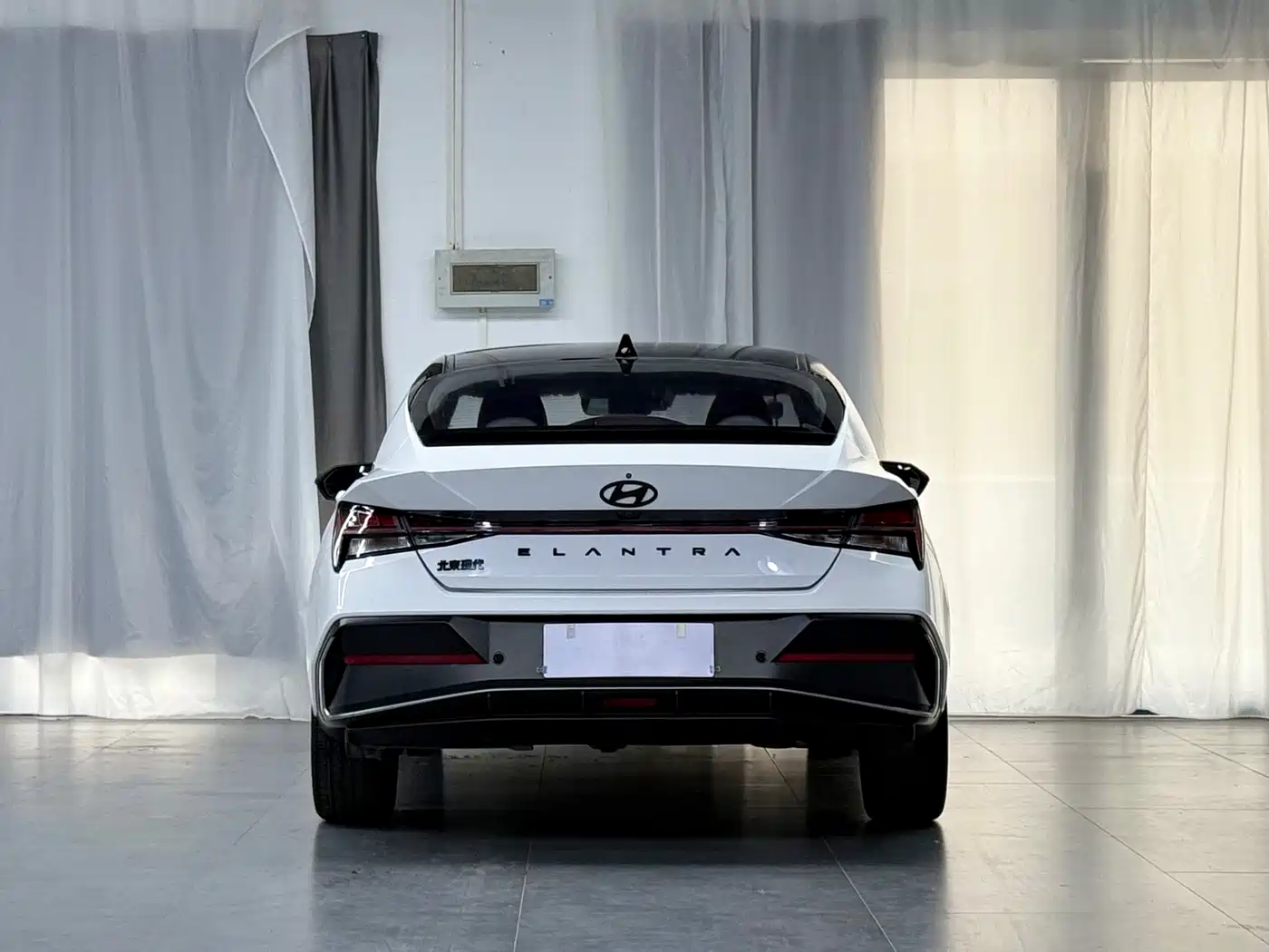 Hyundai Elantra 2023 Model 1.5L CVT LUX Premium Edition фото 7