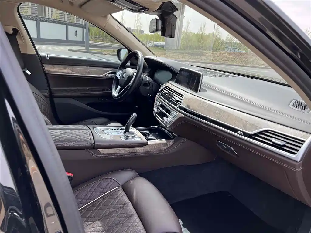 BMW 7-SERIES