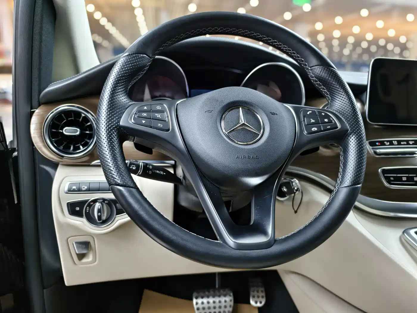 Mercedes-Benz V-Class 2022 V 260 L Long Wheelbase Luxury Edition фото 8
