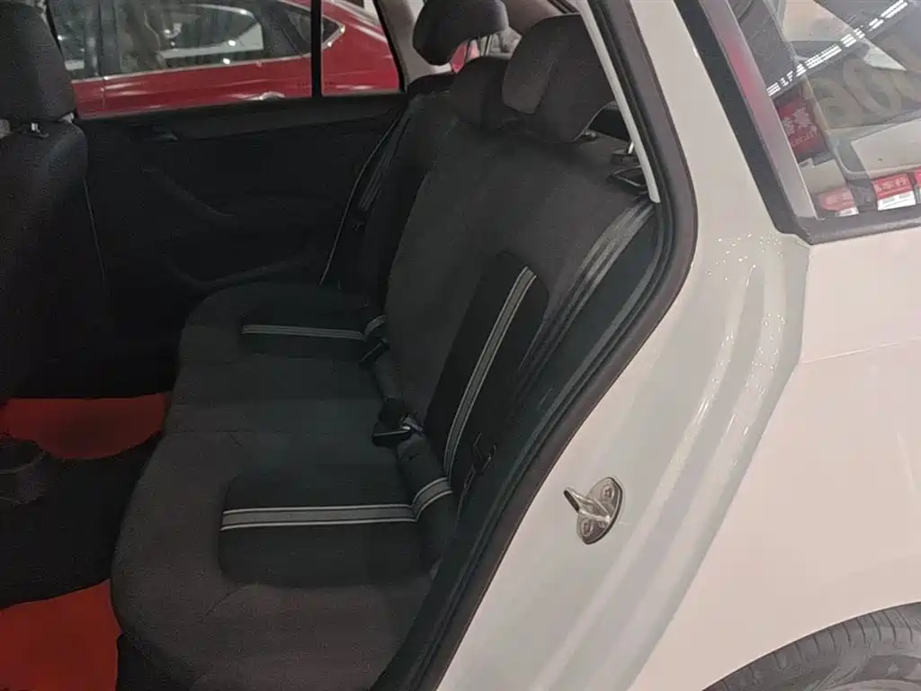 Škoda Skoda Rapid Spaceback 2020 1.5L Auto Standard фото 17
