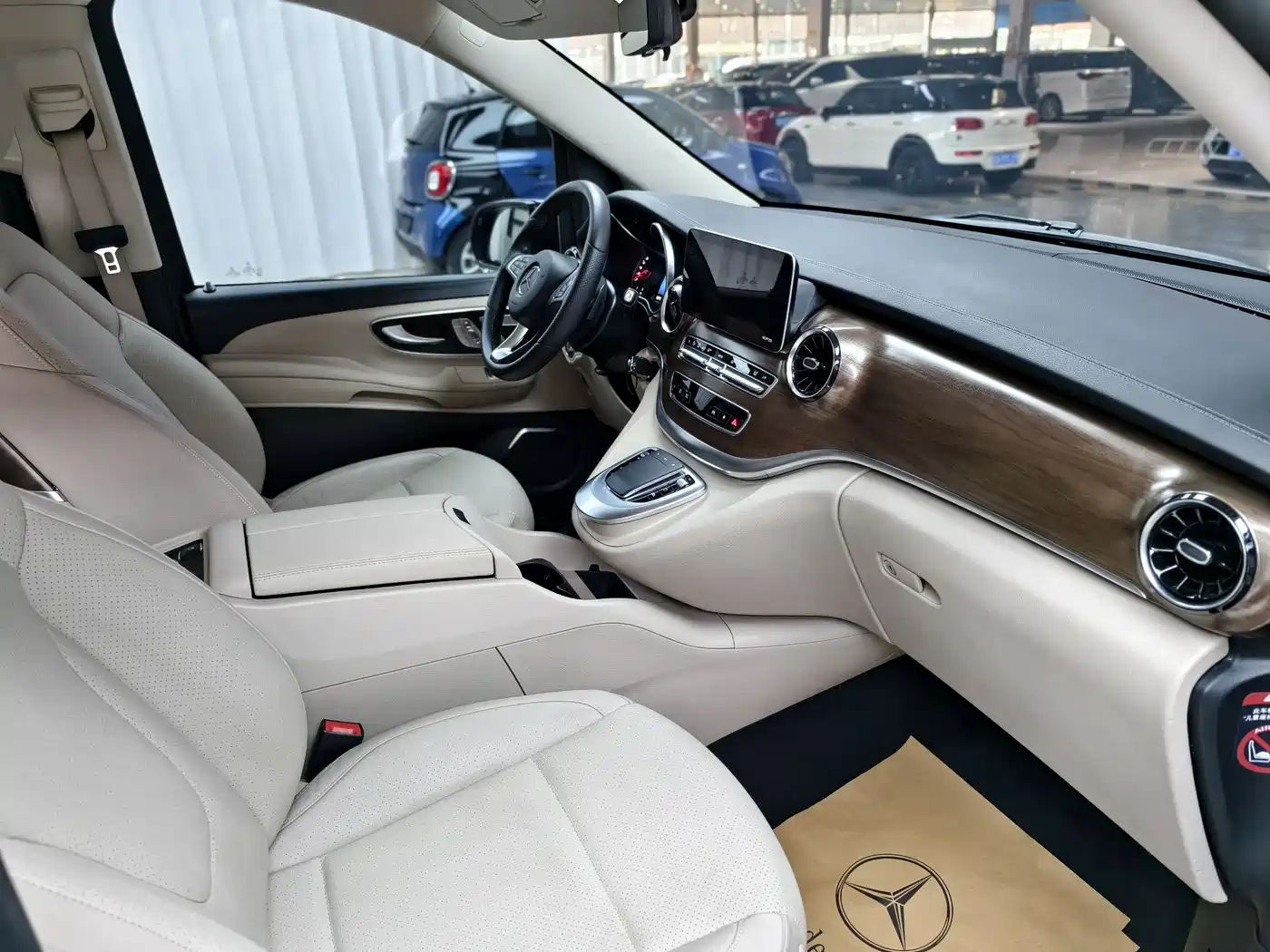 Mercedes-Benz V-Class 2022 V 260 L Long Wheelbase Luxury Edition фото 7