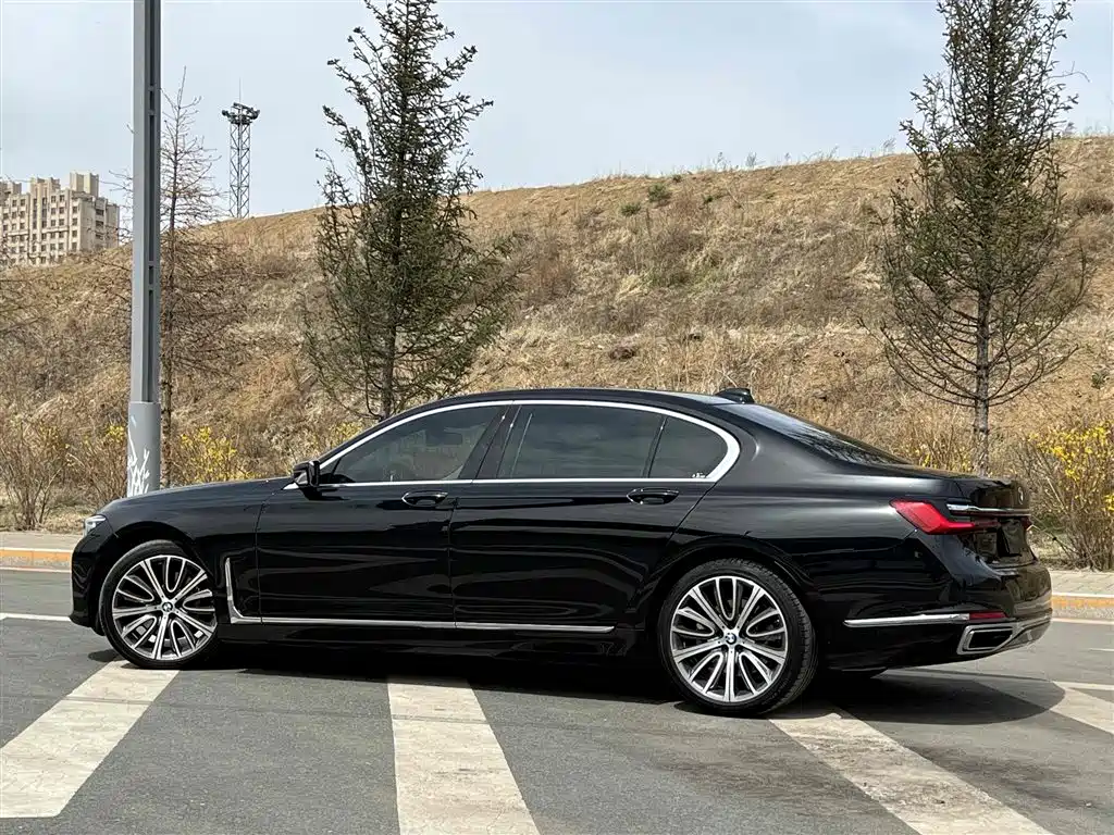 BMW 7-SERIES