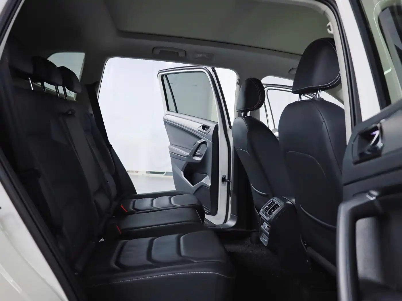 Volkswagen Tiguan L 2021 330TSI Automatic 2WD Smart фото 6