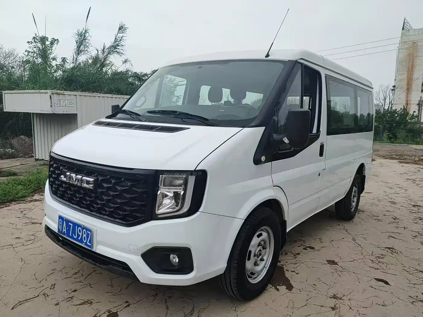 Jiangling JMC Fushun 2025 Model 2.0T 6MT Diesel Short Wheelbase Low Roof Commercial MPV 5/6 Seats with Dual Swing Doors