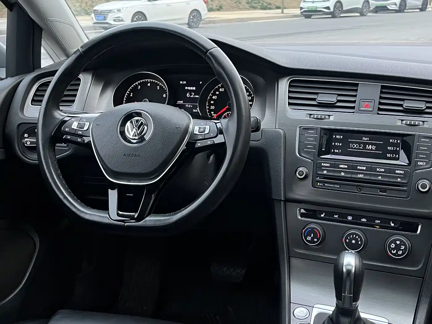 Фото 12 - Volkswagen Golf