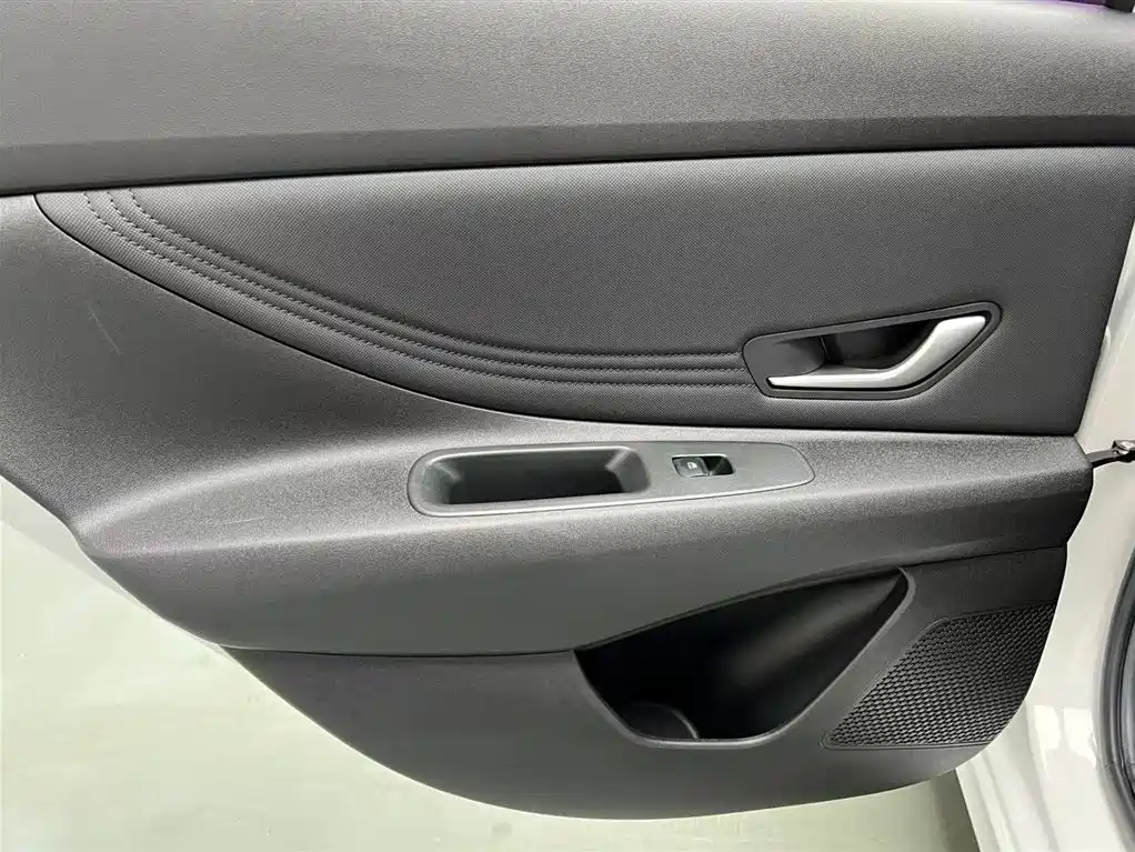 Hyundai Elantra 2021 1.5L CVT LUX Premium Edition фото 15