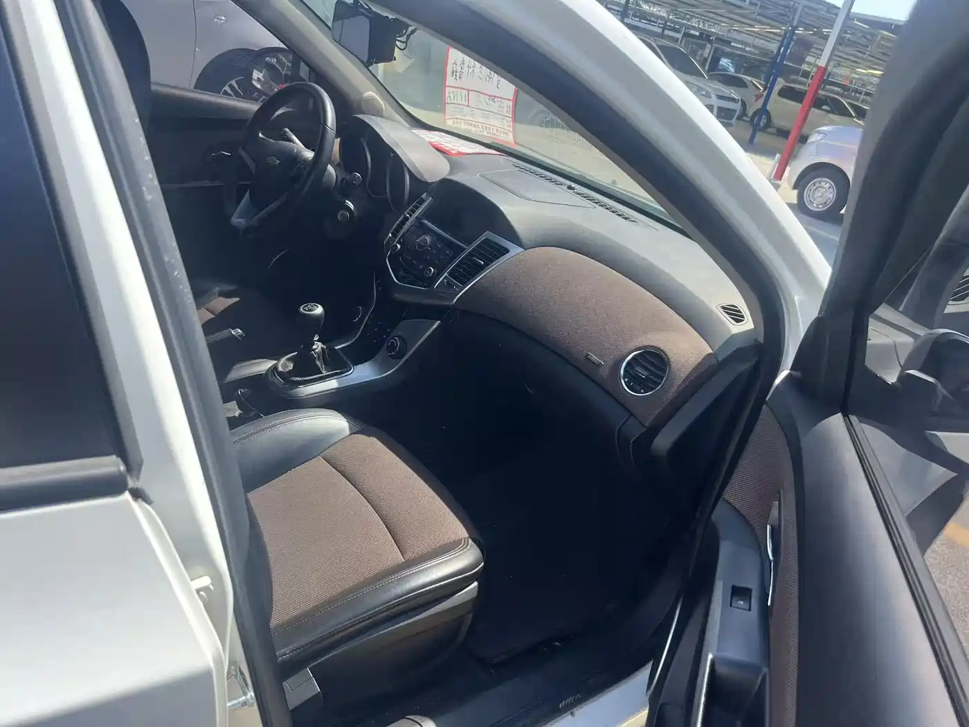 Chevrolet Cruze 2013 Hatchback 1.6L Manual Luxury фото 6