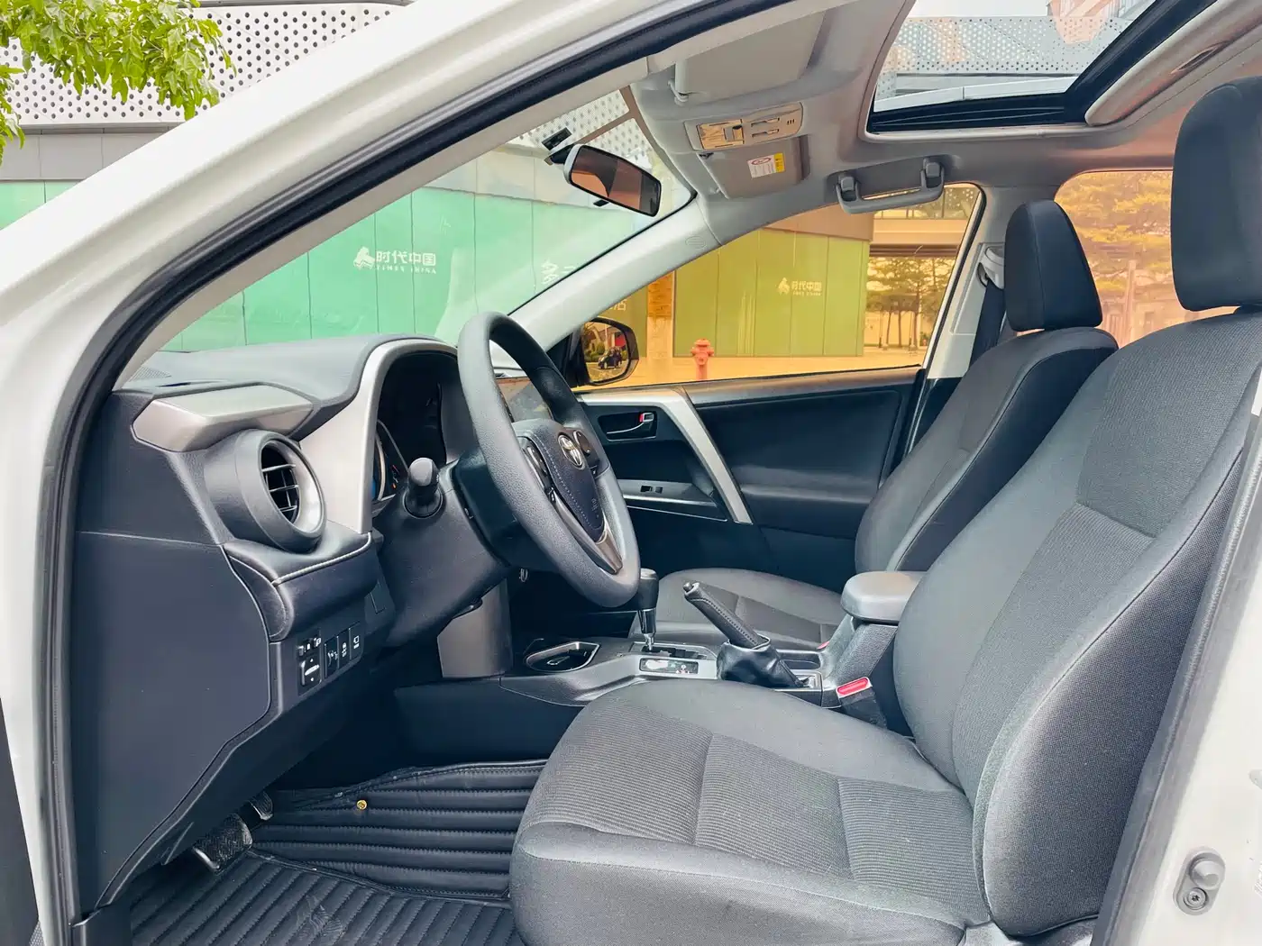 Toyota RAV4 Rongfang 2016 2.0L CVT 2WD Trend (China V) фото 4